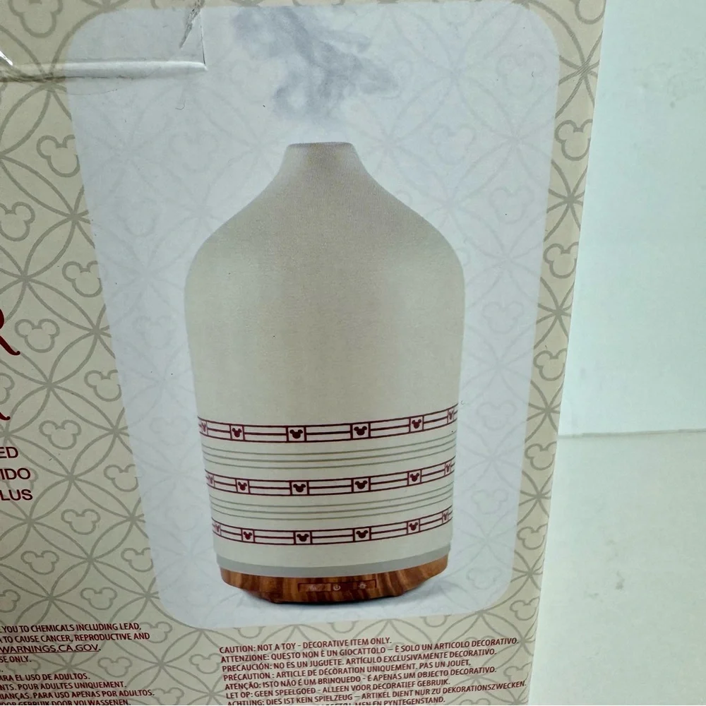 NWT. Disney Parks Homestead Home Scent Collection Mickey Mouse Diffuser.
